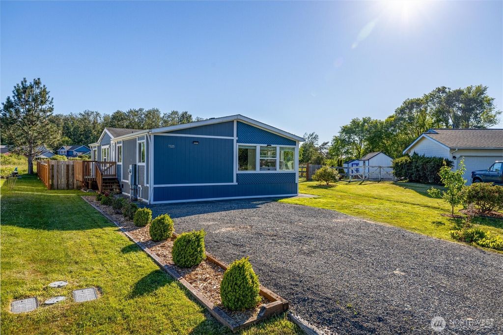 7525 Roblee Drive, Blaine, WA 98230