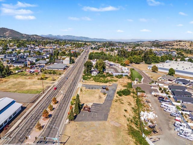 331 S South Pacific Highway, Talent, OR 97540