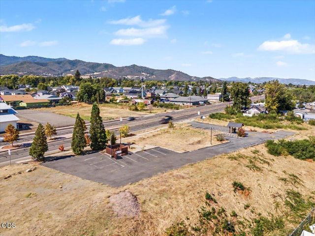 331 S South Pacific Highway, Talent, OR 97540