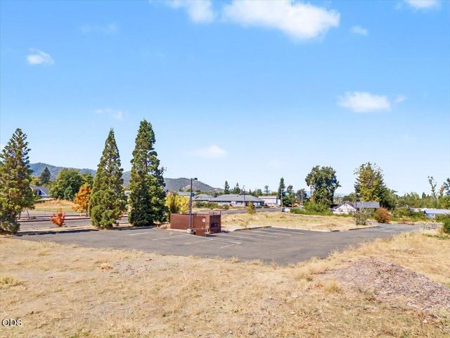 331 S South Pacific Highway, Talent, OR 97540