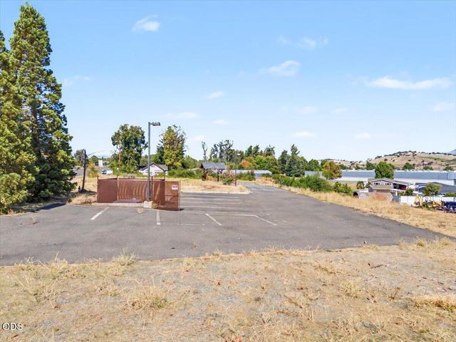 331 S South Pacific Highway, Talent, OR 97540