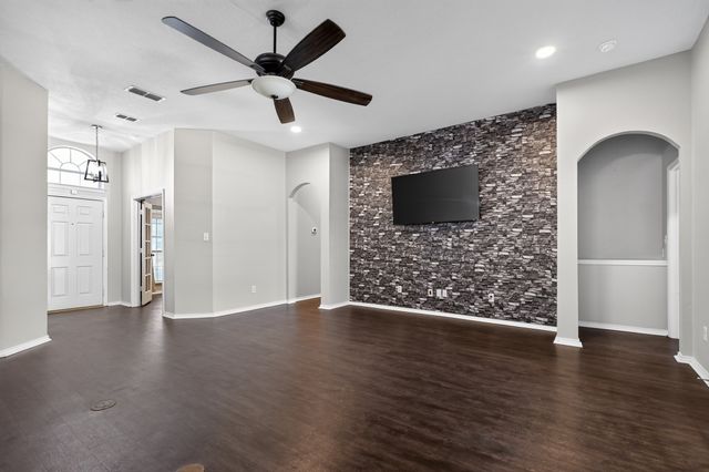 508 Kempson Court, Saginaw, TX 76179