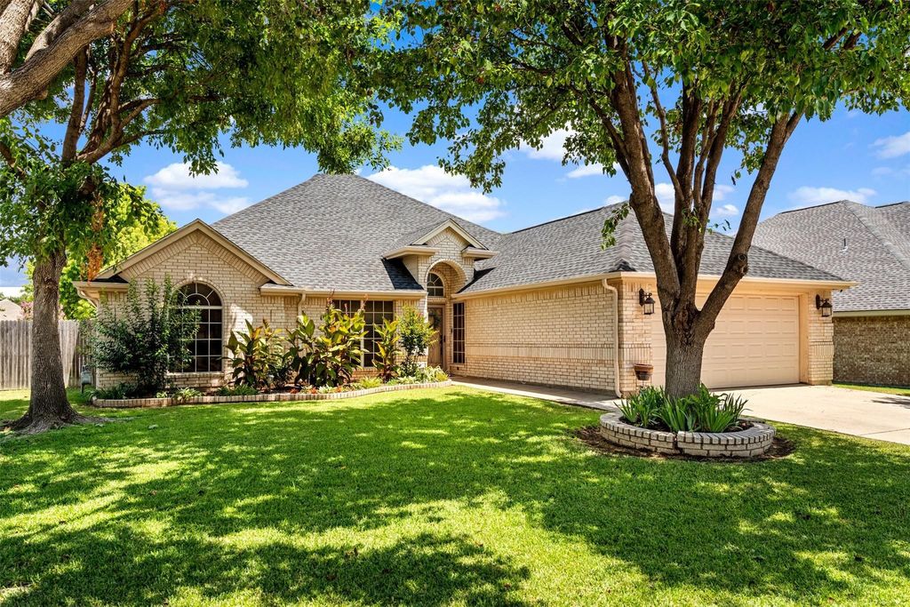 508 Kempson Court, Saginaw, TX 76179
