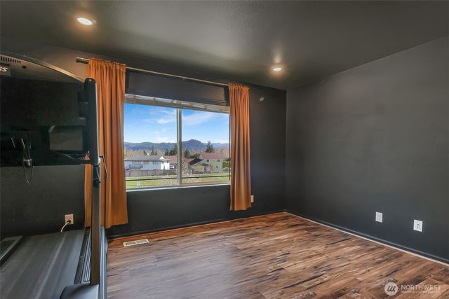 650 McKinley Street, Enumclaw, WA 98022