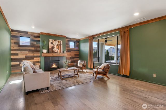 650 McKinley Street, Enumclaw, WA 98022