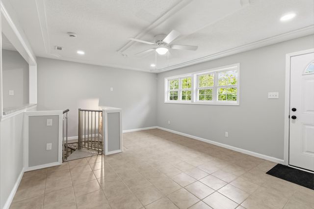 143 Mason Lake Road, Berea, KY 40403