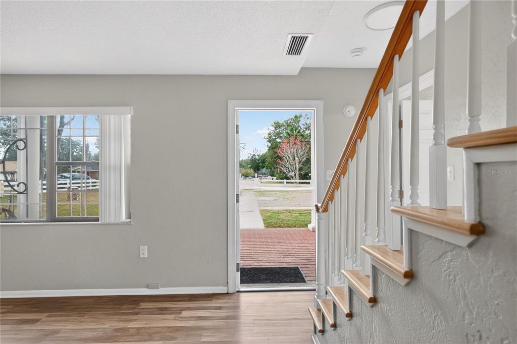 Image 11 of property listing at 11 REYES ROAD, Deland, FL 32724