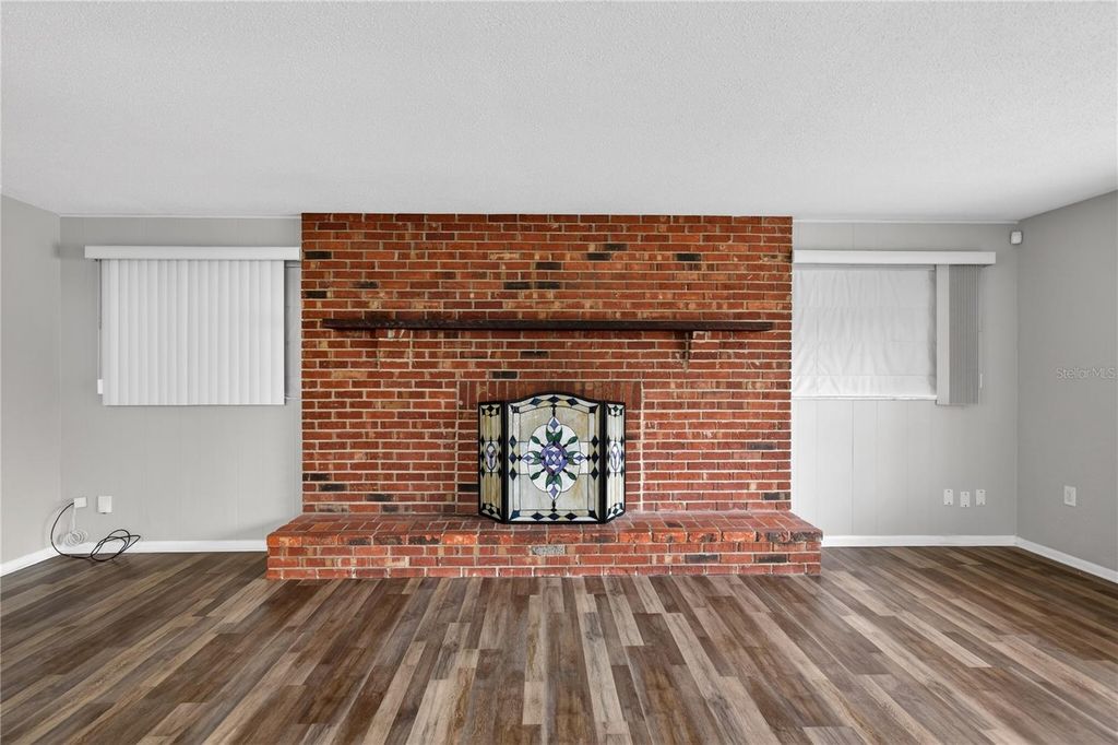 Image 14 of property listing at 11 REYES ROAD, Deland, FL 32724