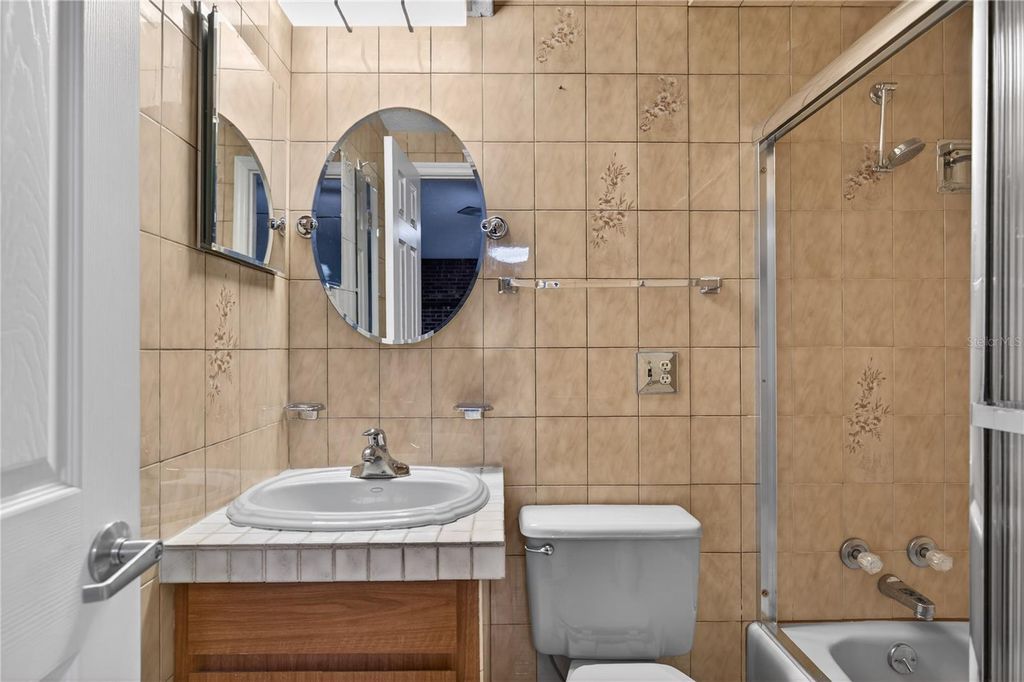 Image 15 of property listing at 11 REYES ROAD, Deland, FL 32724