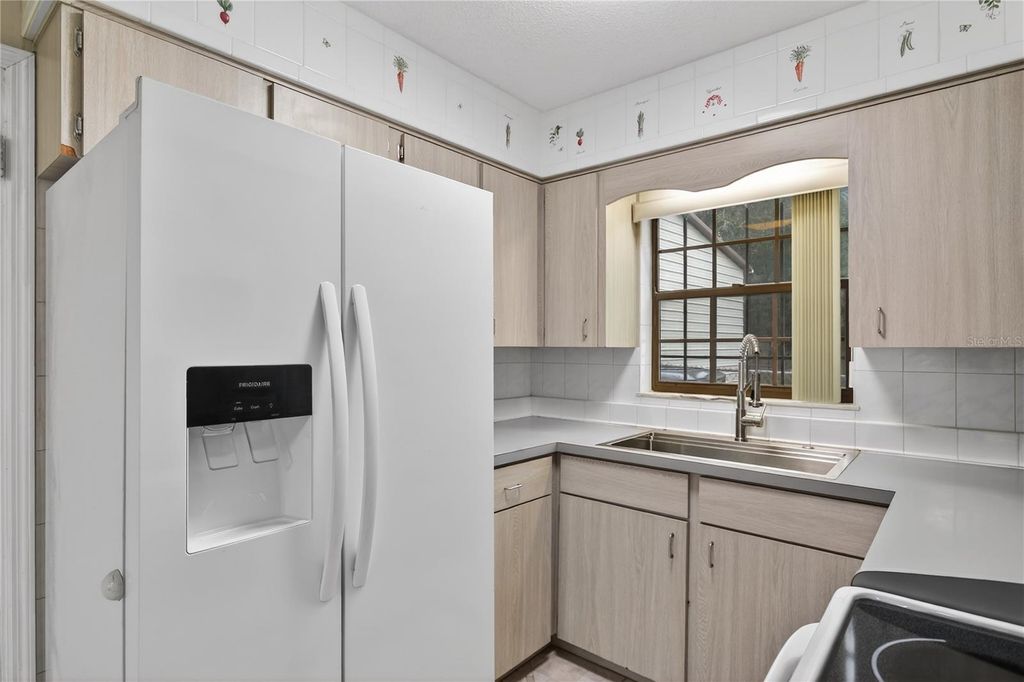 Image 18 of property listing at 11 REYES ROAD, Deland, FL 32724