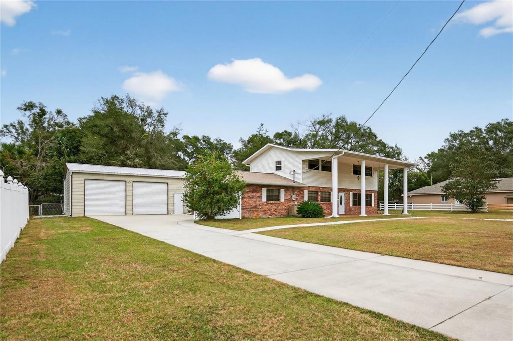 Image 5 of property listing at 11 REYES ROAD, Deland, FL 32724