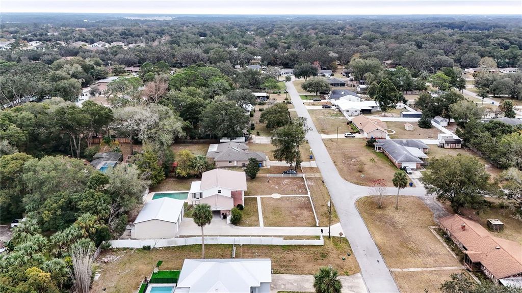 Image 9 of property listing at 11 REYES ROAD, Deland, FL 32724