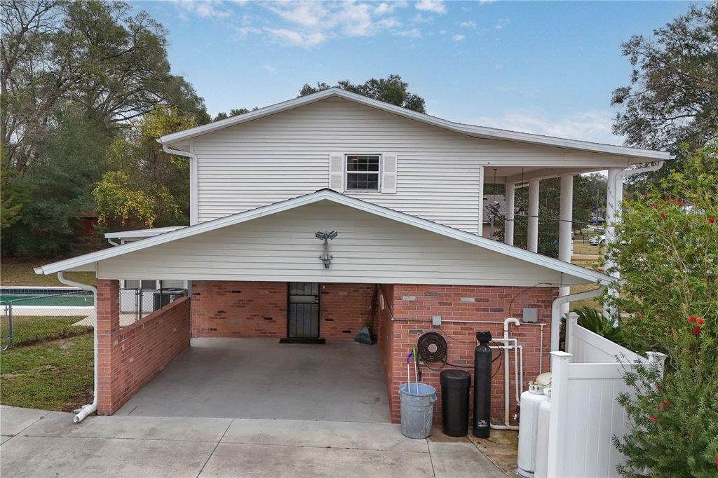 Image 10 of property listing at 11 REYES ROAD, Deland, FL 32724
