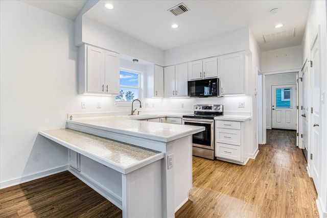 325 10th St, Port Aransas, TX 78373