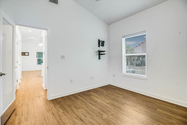 325 10th St, Port Aransas, TX 78373