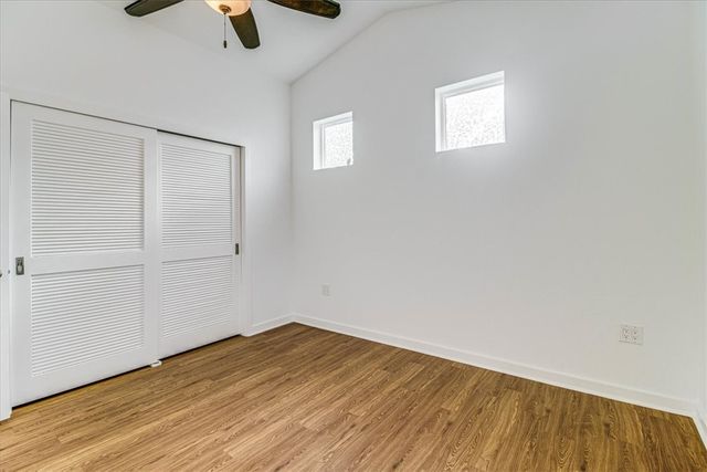 325 10th St, Port Aransas, TX 78373