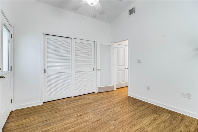 325 10th St, Port Aransas, TX 78373