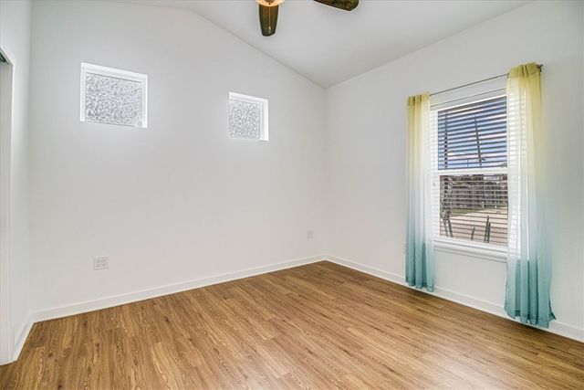 325 10th St, Port Aransas, TX 78373