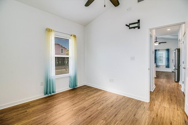 325 10th St, Port Aransas, TX 78373