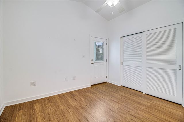 325 10th St, Port Aransas, TX 78373