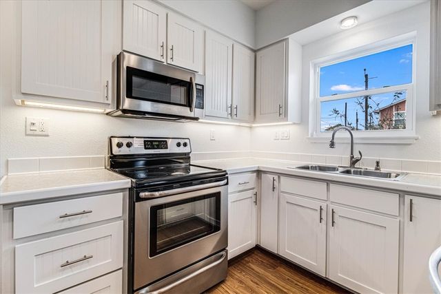 325 10th St, Port Aransas, TX 78373