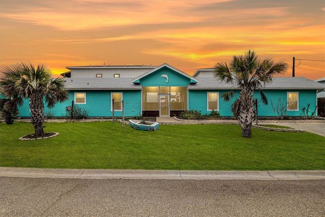 325 10th St, Port Aransas, TX 78373