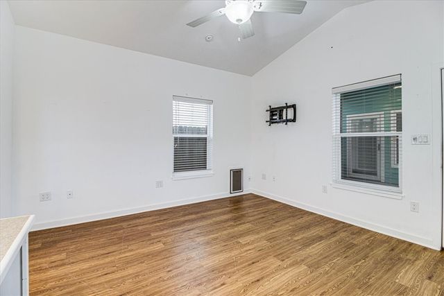 325 10th St, Port Aransas, TX 78373