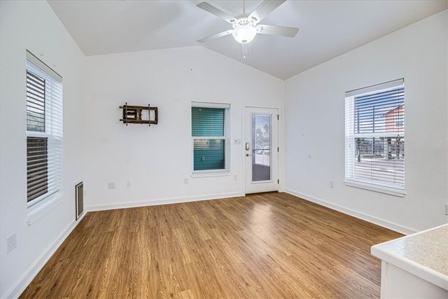 325 10th St, Port Aransas, TX 78373