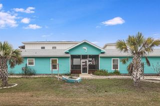325 10th St, Port Aransas, TX 78373