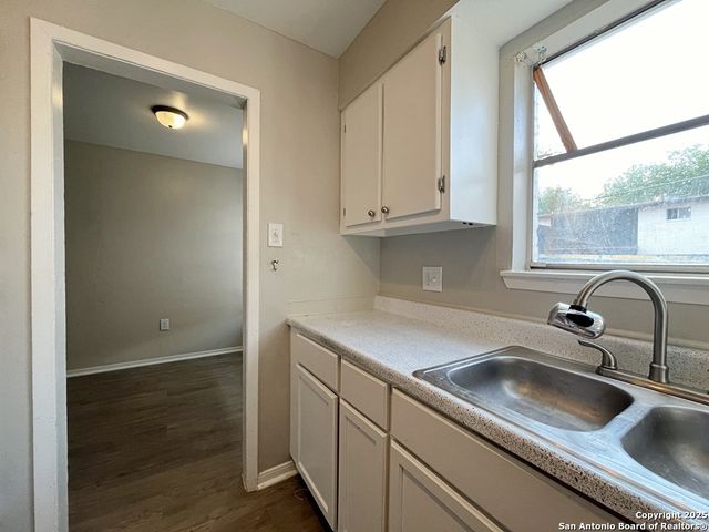 2802 Lasses Blvd Apt 8, San Antonio, TX 78223