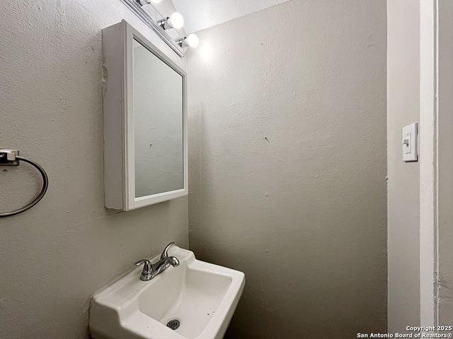 2802 Lasses Blvd Apt 8, San Antonio, TX 78223