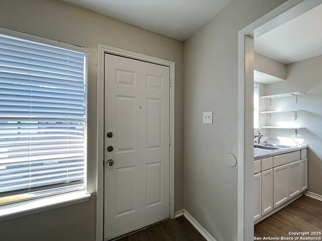 2802 Lasses Blvd Apt 8, San Antonio, TX 78223