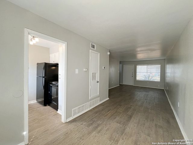 2802 Lasses Blvd Apt 8, San Antonio, TX 78223