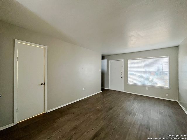 2802 Lasses Blvd Apt 8, San Antonio, TX 78223