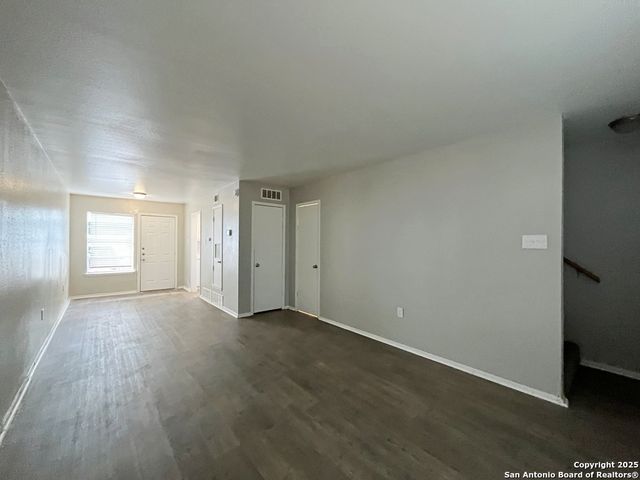 2802 Lasses Blvd Apt 8, San Antonio, TX 78223