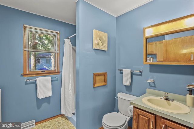 141 WINDSOR CT, Hanover, PA 17331