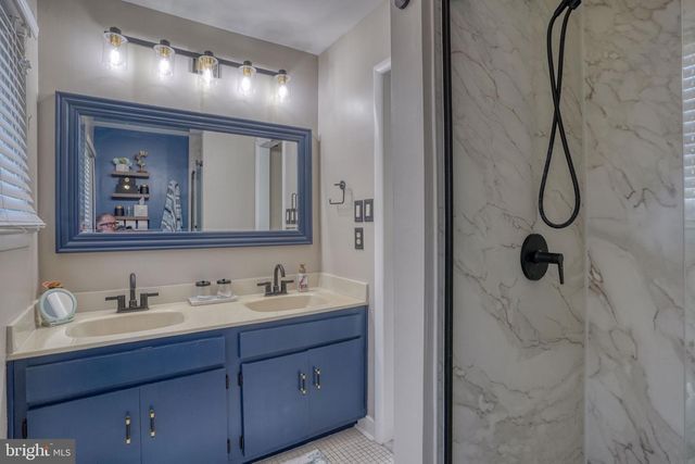 107 COUNTRY FLOWER RD, Newark, DE 19711