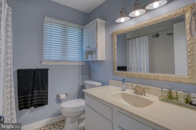 107 COUNTRY FLOWER RD, Newark, DE 19711