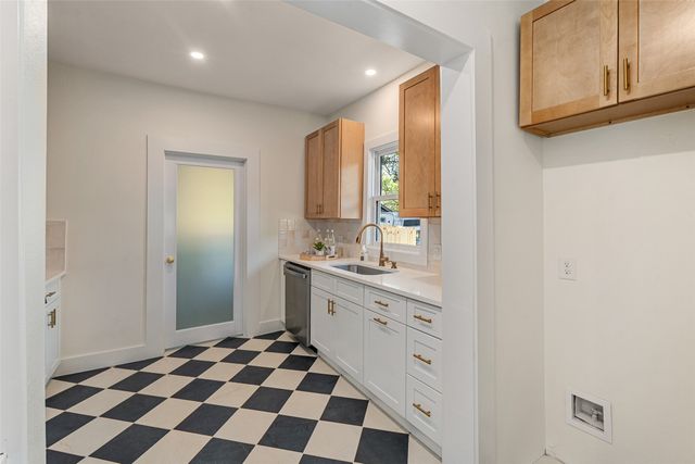 407 S Rosemont Avenue, Dallas, TX 75208