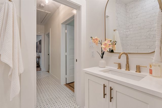 407 S Rosemont Avenue, Dallas, TX 75208