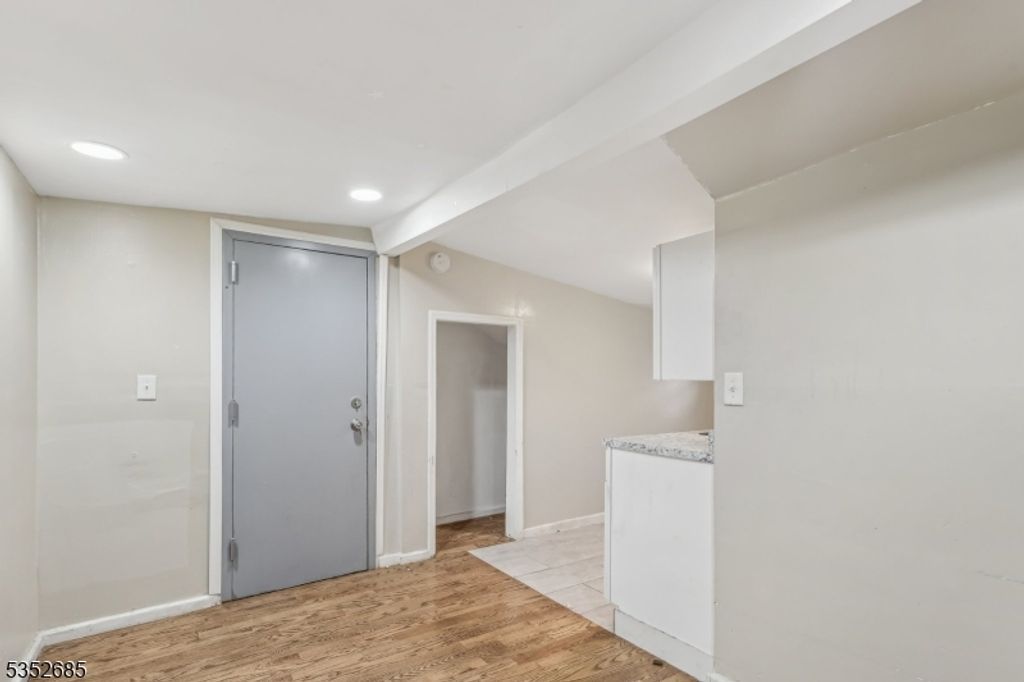 277 S Clinton St 4, East Orange City, NJ 07018 — photo 5