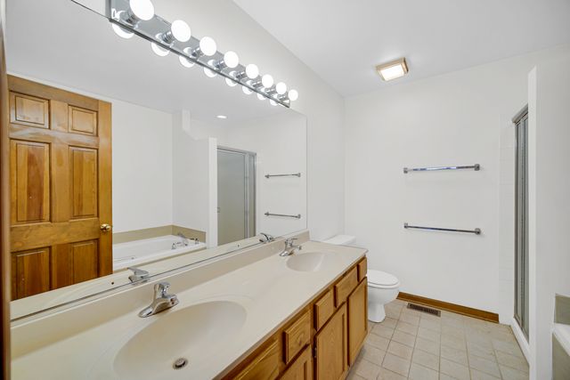 4782 AMBER Circle, Hoffman Estates, IL 60192