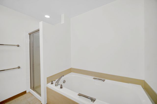 4782 AMBER Circle, Hoffman Estates, IL 60192