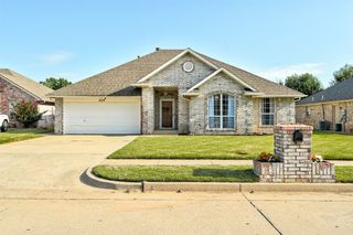 629 W Dowden Drive, Mustang, OK 73064