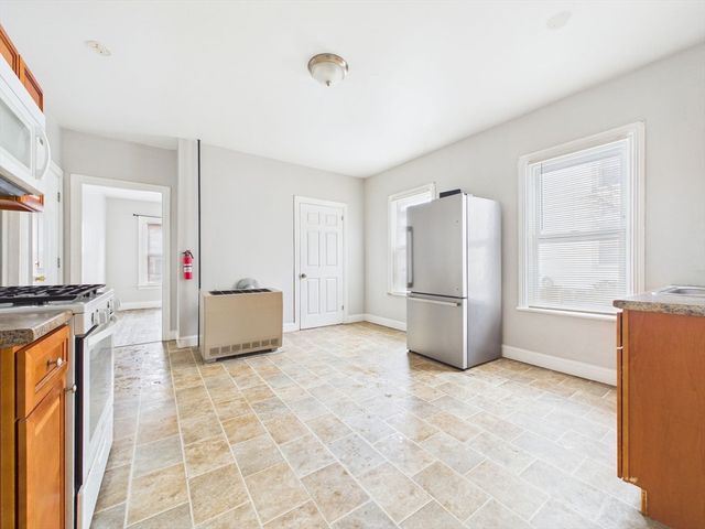 92 Rockland St, New Bedford, MA 02740