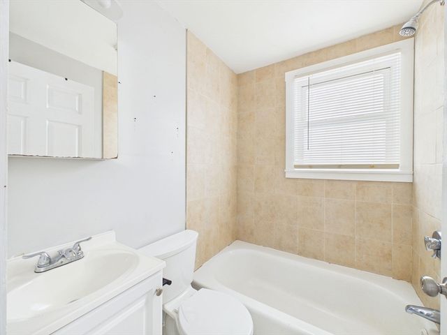 92 Rockland St, New Bedford, MA 02740