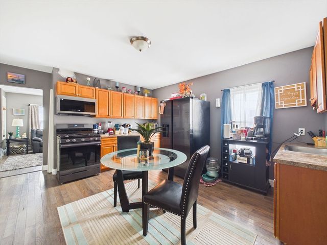 92 Rockland St, New Bedford, MA 02740