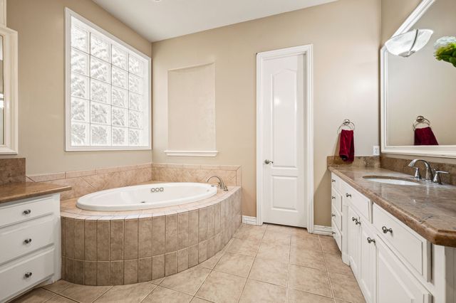 533 Round Hollow Lane, Southlake, TX 76092
