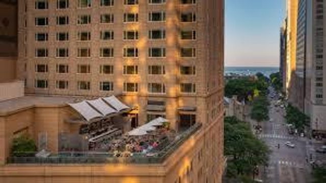 800 N Michigan Avenue 3301, Chicago, IL 60611
