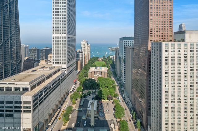 800 N Michigan Avenue 3301, Chicago, IL 60611